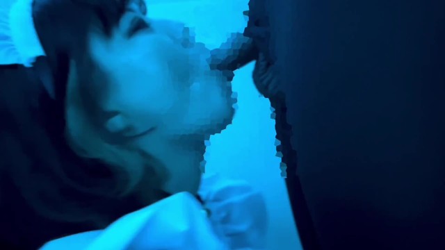Japon hizmetçi oral seks ve elle mastürbasyon yaptı. Ağza boşaldı