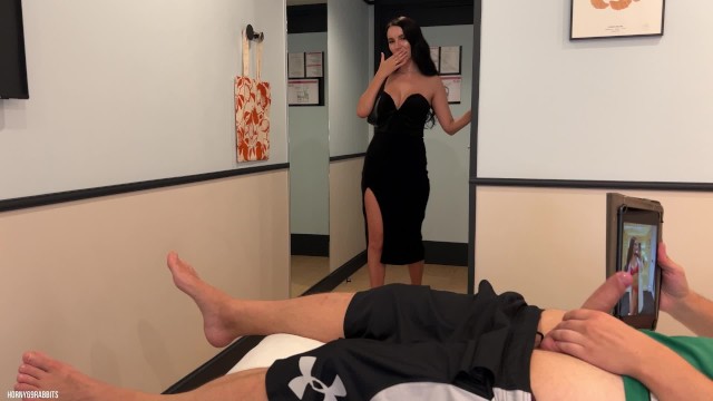 Üvey anne üvey oğlunun mastürbasyon yaptığını yakaladı ve onu düzgünce becerdi