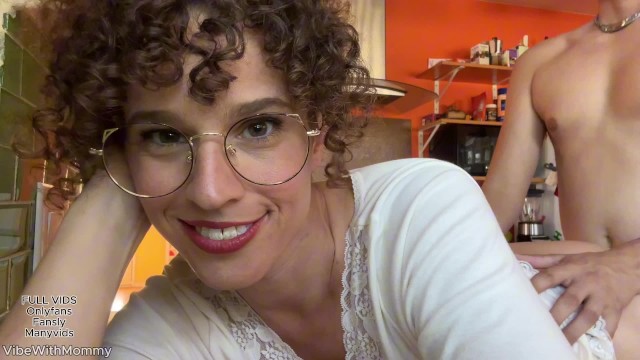 Azgın Vlogger Üvey Anne Üniversiteli Çocukla Sikişiyor