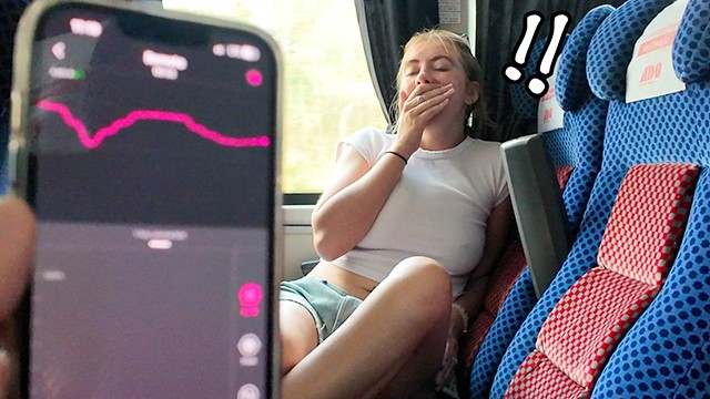 Riskli! Kız Vibratörle Halk Otobüsüne Boşaldı