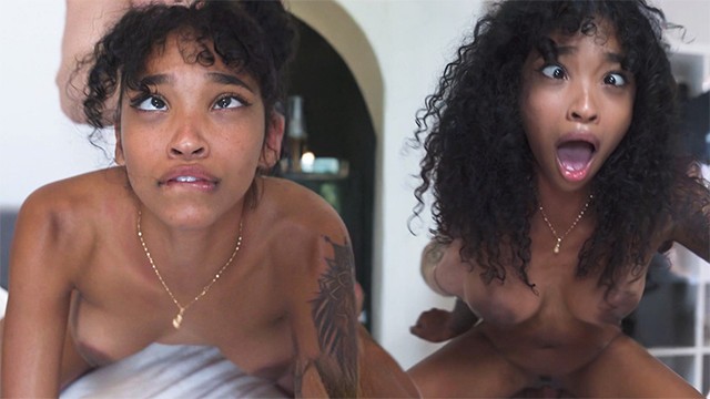 KIZLARIMI KAHVEMİ GİBİ SEVİYORUM – Ebony Teen Göz Devirmeli Orgazm Yaşıyor – Barbie Rous
