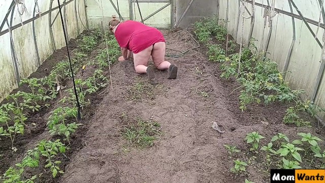 Üvey anneme bahçede yardım ettim. Bölüm 2 altyazılı